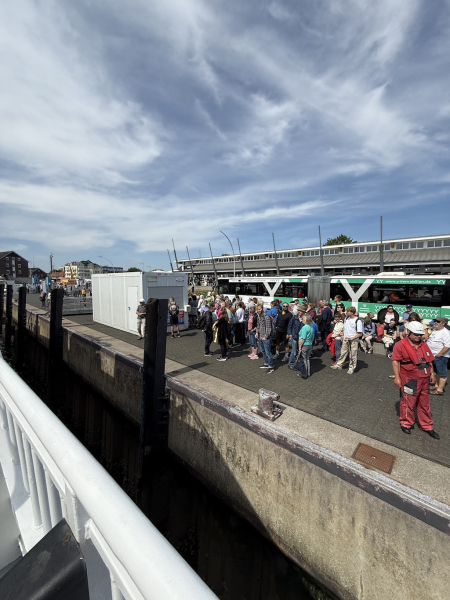 Einfahrt in Cuxhavener Hafen mit dem Halunder Jet