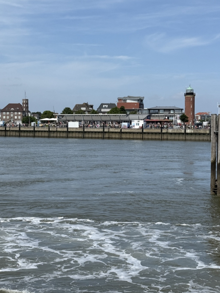 Einfahrt in Cuxhavener Hafen mit dem Halunder Jet