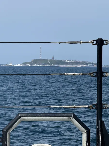 Helgoland in Sicht vom Halunder Jet