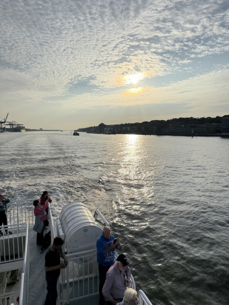 Sonnenuntergang auf dem Rückweg im Hamburger Hafen